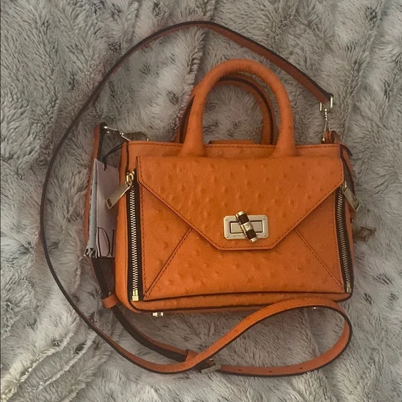 🧡 Adorable DVF Bag!! 🧡 Perfect for Spring!! 🧡 - Picture 1 of 16